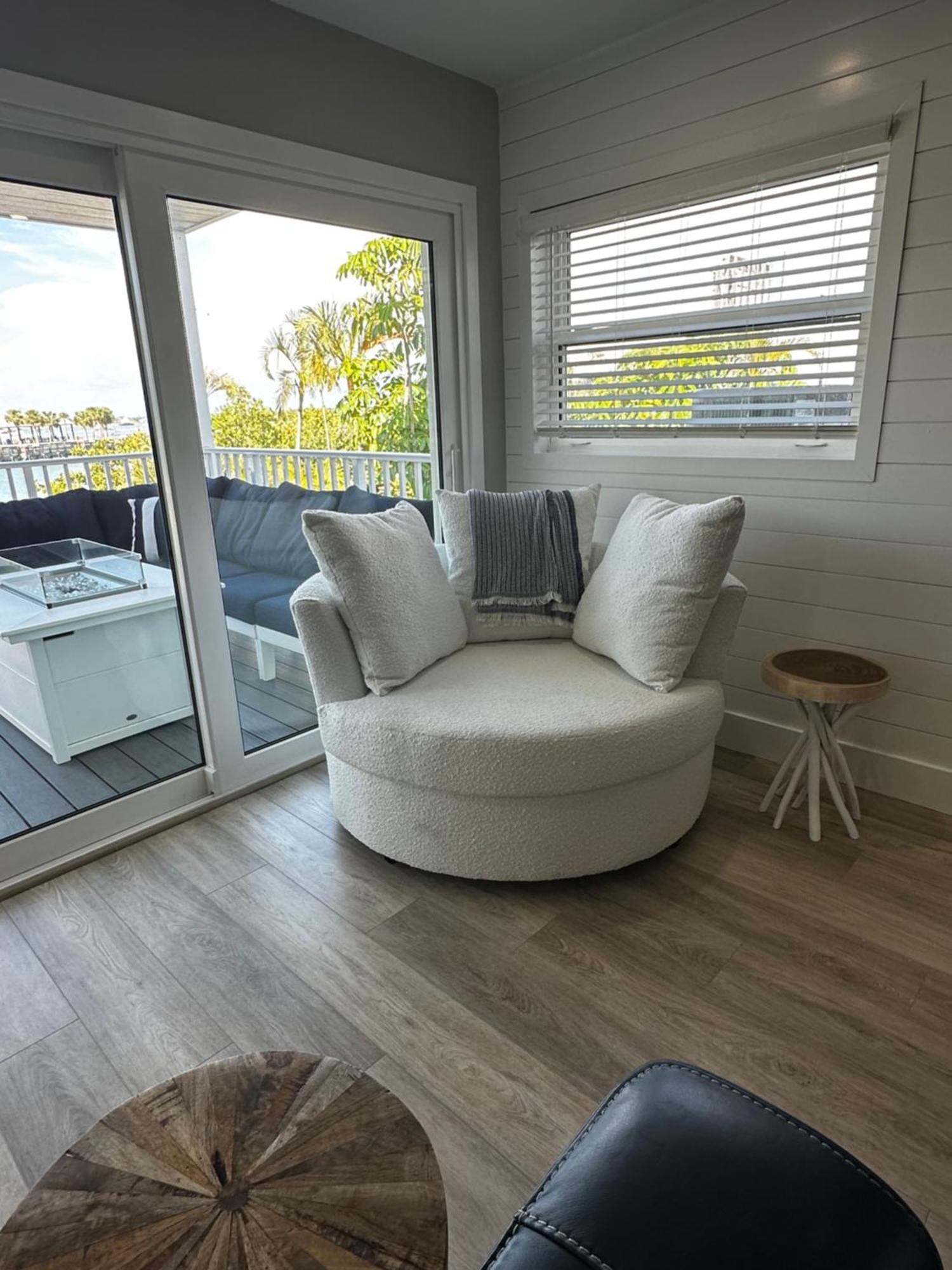 Апарт отель Chadwick Cove Marina Энглвуд Экстерьер фото
