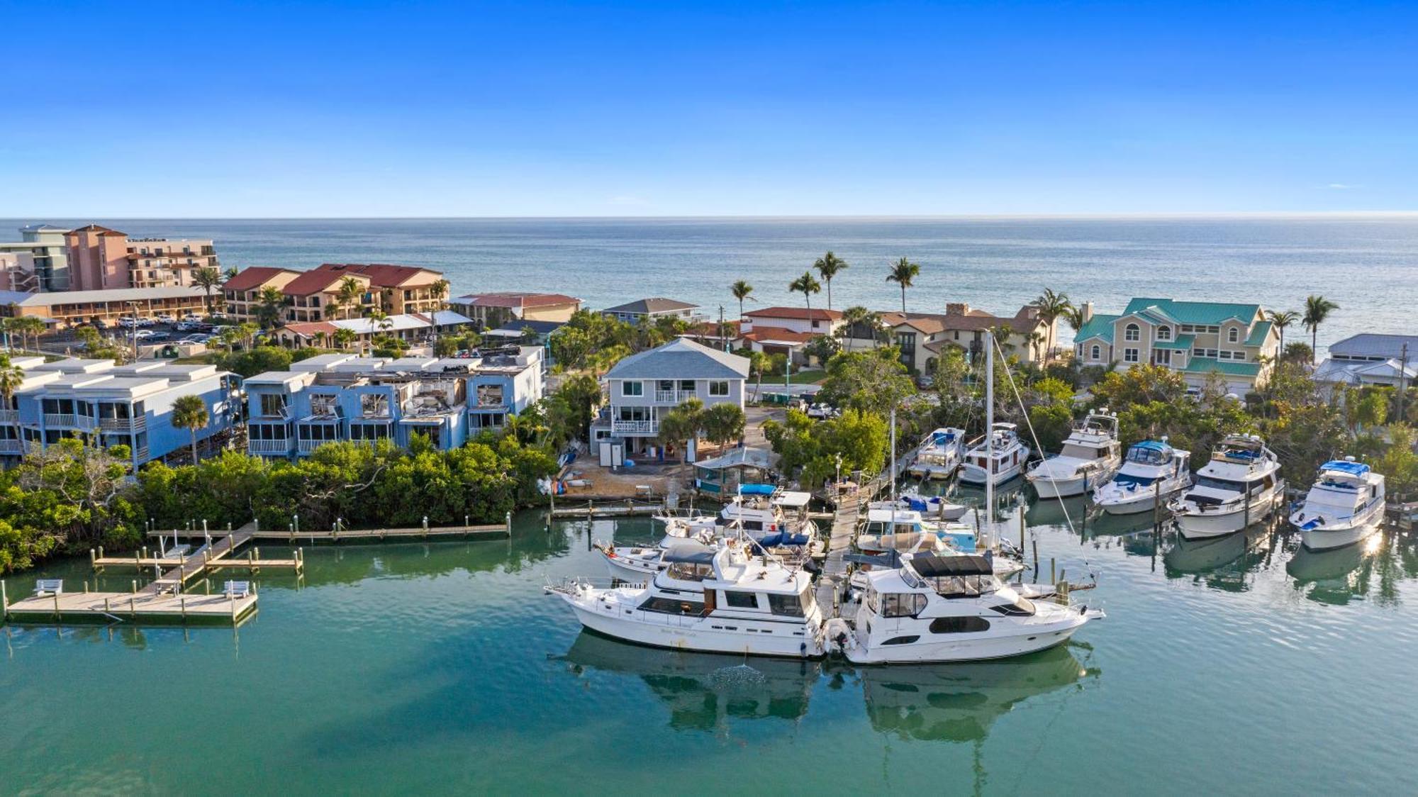 Апарт отель Chadwick Cove Marina Энглвуд Экстерьер фото